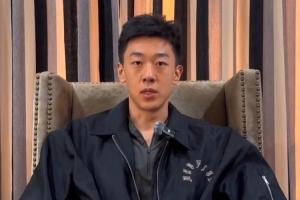 王少杰谈手腕伤势：有些老伤&近期有些复发 之前在场上被撞了一下