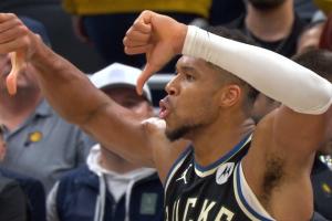 这球很不字母！字母哥翻身后仰中投压哨绝杀！