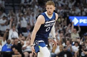 麦克丹尼尔斯：只要迪文岑佐绕掩护出来 第一时间找他投篮