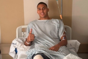 毕巴官方：24岁前锋桑纳迪成功接受右膝半月板手术