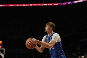 不稳当！弗拉格场均13.4分6.5板3助 三项命中率37.3%/28.6%/100%