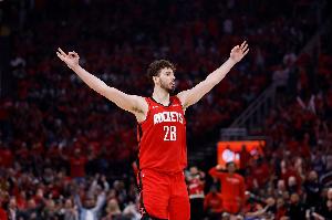 核心在这！申京20投10中 得到26分11篮板6助攻1抢断