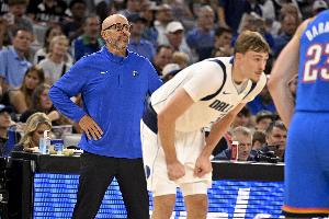 弗拉格打控卫！基德：出于球队伤病考量 想让他在4月比赛时能抗压