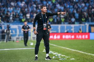 沪媒：邵佳一成年队执教时间太短 选聘模式难以找到合适的外教