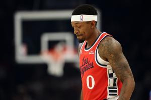 解说：比尔的能力已经永久性地下滑了 本赛季的快船提前触礁了