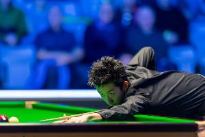 吴宜泽晋级决赛之路：连斩4位前16冠军选手，击败特鲁姆普&霍金斯