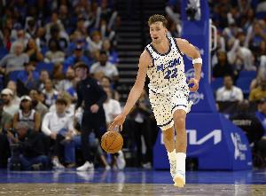 表现全面！小瓦格纳半场10中5砍最高15分外加4板3助 罚球4中4