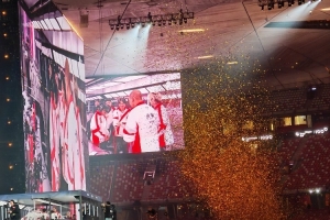 AL经理爱笑：第一支在鸟巢夺冠的中国战队！恭喜成都AG超玩会！