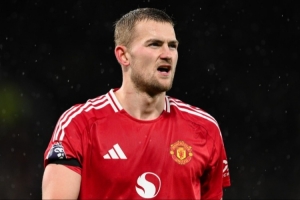 爱来自拜仁！特尔为热刺扳平，德里赫特95分钟为曼联绝平比分