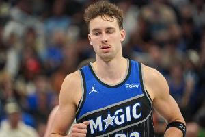 很拼但进攻效率太低！小瓦格纳17中5拿到20分9板3助2断 7前场板