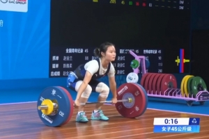 广西选手赵金兰摘得全运会举重首金，其姐姐赵金红获得银牌