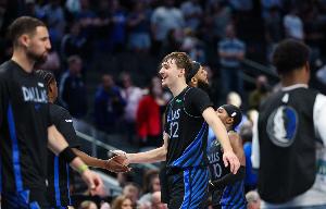 弗拉格在18岁就得到生涯第200分 此前三位做到的是詹科麦