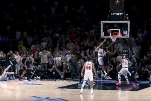 乱战！麦克布莱德抛投&唐斯补篮+撤步中投 3次绝平球都没打成！