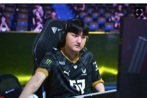 业内人士爆料：考虑人选时除了Peyz还有一名选手 今年无论是否夺冠都要与Gumayusi解约