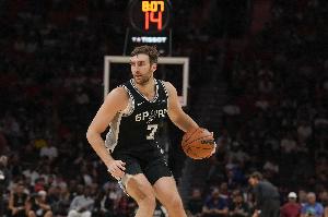 本赛季限制对手投篮命中率最低的10位球员：科内特居首 戈贝尔第2