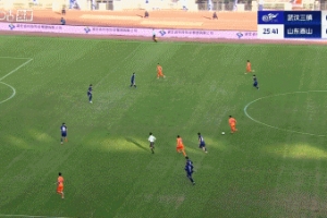 进球无效！瓦科接直塞左脚推射破门，边裁举旗示意越位