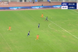 打花了！克雷桑第86分钟推射再下一城，本场1射2传，泰山5-1领先