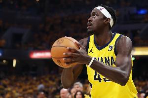 大举反击！西亚卡姆三分穿针 步行者轰出14-0迅速迫近比分