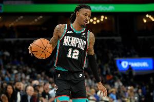 解说：莫兰特对4冠克莱说他现在是废物 也不想想26岁的自己啥表现