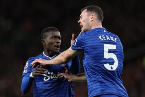 盖耶为何掌掴队友？盖耶分球基恩，两人配合失误后让B费形成打门