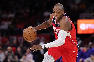 助攻平单场纪录！米德尔顿8中3砍下10分7篮板12助攻 正负值+34