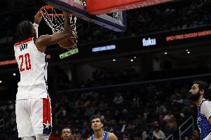 摧枯拉朽！麦科勒姆输送炮弹 萨尔中路突击起飞滑翔双手暴扣