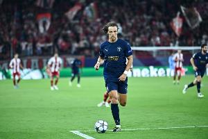 大卫·路易斯攻破赫拉德茨基球门，是本赛季首次80后面对80后进球