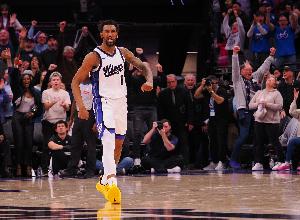 难阻失利！蒙克12中6拿到15分 三分6中3