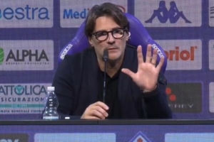 紫百合主帅：不喜欢球员靠个人能力解决问题，没人能单独做到这点