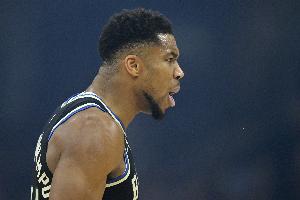 已6连败！明天NBA杯雄鹿客战尼克斯 字母哥因内收肌伤势出战成疑