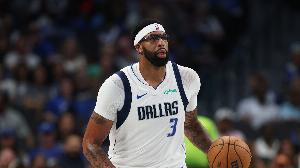 复出力战旧主！浓眉半场出战14分钟 5中3拿到6分3板3助1帽