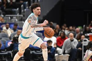 手感一般！拉梅洛·鲍尔19投6中&三分10中3 拿到16分7篮板8助攻