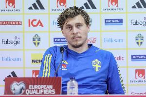 林德洛夫：埃梅里对足球的看法和我一样，所以我想参与他的计划