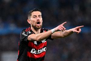 荣誉满身！33岁若日尼奥随队夺得南美解放者杯，生涯再添重要奖项