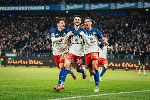 阿森纳租将维埃拉第94分钟读秒绝杀，助十人汉堡2-1斯图加特