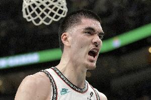 高度压制！埃迪顺下接球起飞 空接暴扣打停国王