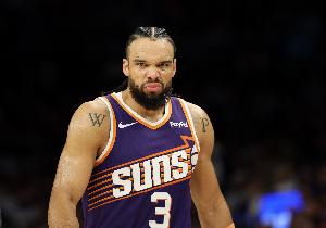 狄龙：詹姆斯10分里夫斯12分（实际16分） 我们的防守联盟前五