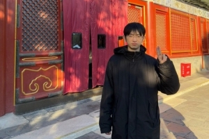 Flandre晒日常照和邓紫棋签名：以后请尊称我一声阳光宅男