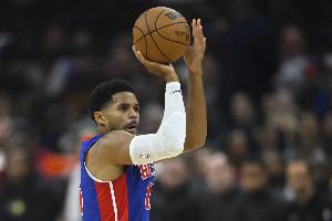 卧底表现！哈里斯&詹金斯半场合计13中1 两人一共得到2分