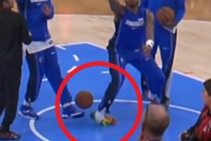 你这也太衰了PJ·华盛顿热身时跳起踩到滚来的球扭伤脚踝...