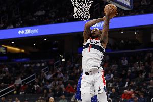 发挥你的特点！K·乔治反击助飞惠特摩尔空接双手暴扣！