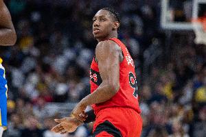 猛龙主帅：巴雷特膝盖情况在好转&未参与合练 现在是每日观察