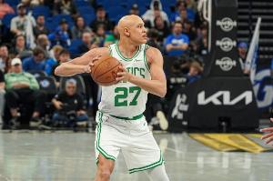 奇兵啊！沃尔什晃飞防守扛着补防将球打进