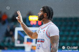 犯规依旧多！克里斯半场4次犯规 7中4拿到10分1板1助