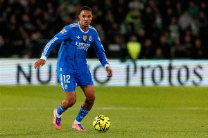 又伤了！阿诺德今夏免签加盟皇马，伤缺时间近100天