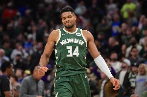 雄鹿还能做什么才能让字母留下？恐怕只能拿出首轮继续梭哈了