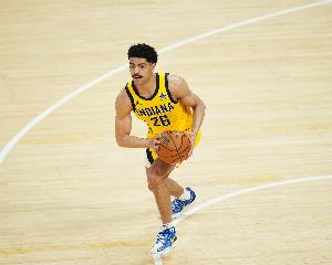 仙人指路！赫夫送击地妙传 本·谢泼德接球起飞滑翔暴扣