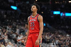 美记：墨菲或成为鹈鹕门面 想得到他得付出多个首轮签+潜力球员等