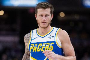 火箭旧将！加里森·马修斯斜刺突破 飞身上篮打停掘金