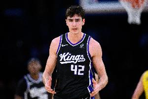 【菜鸟】杨瀚森2分1板1助1帽 雷诺25分 独行侠双星闪耀 哈珀很稳